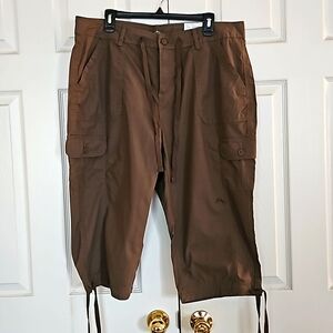 Capri cargo pants